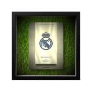 صورة شعار ريال مدريد - خلفية بيضاء - عشبية مضيئة